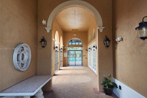 Adosado en alquiler en Pembroke Pines, Florida, 3 dormitorios, 213.68 m2 № 1993850 - foto 2