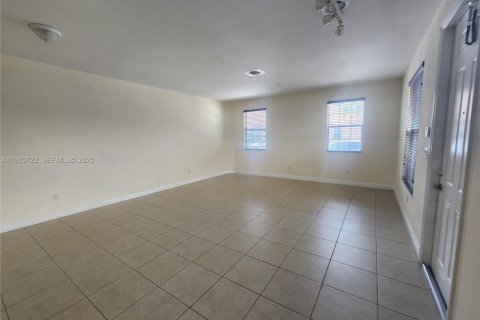 Adosado en alquiler en Pembroke Pines, Florida, 3 dormitorios, 213.68 m2 № 1993850 - foto 4