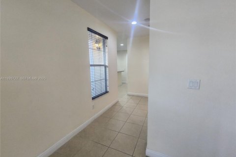 Adosado en alquiler en Pembroke Pines, Florida, 3 dormitorios, 213.68 m2 № 1993850 - foto 6