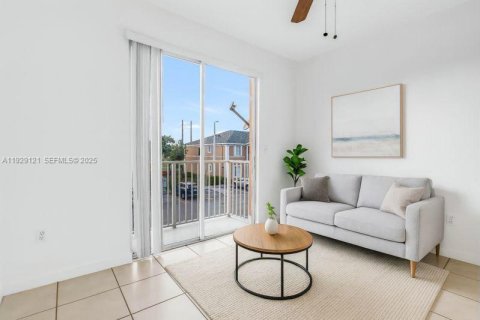 Copropriété à vendre à Hialeah, Floride: 2 chambres, 120.59 m2 № 1988644 - photo 4