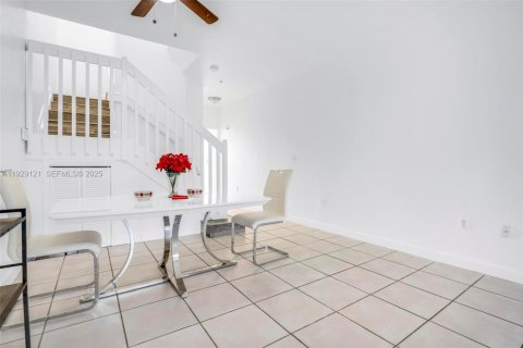 Copropriété à vendre à Hialeah, Floride: 2 chambres, 120.59 m2 № 1988644 - photo 11