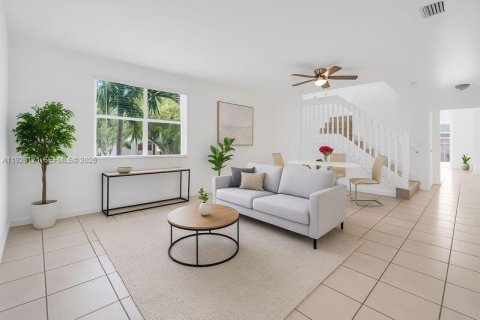 Copropriété à vendre à Hialeah, Floride: 2 chambres, 120.59 m2 № 1988644 - photo 2