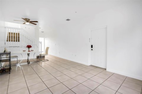 Copropriété à vendre à Hialeah, Floride: 2 chambres, 120.59 m2 № 1988644 - photo 10