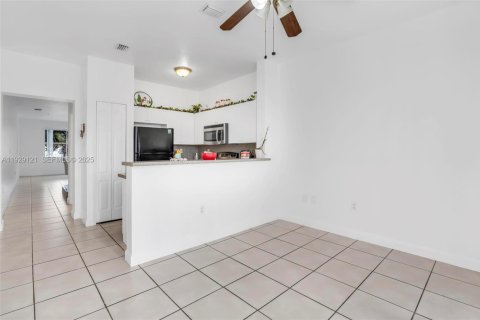 Copropriété à vendre à Hialeah, Floride: 2 chambres, 120.59 m2 № 1988644 - photo 13