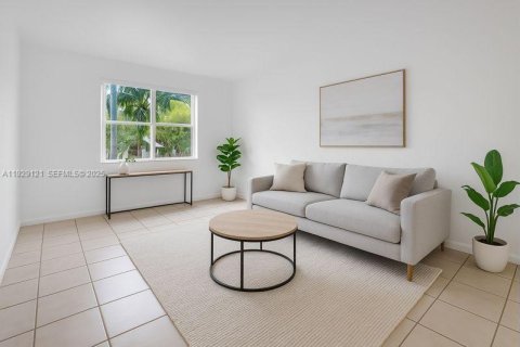 Copropriété à vendre à Hialeah, Floride: 2 chambres, 120.59 m2 № 1988644 - photo 3