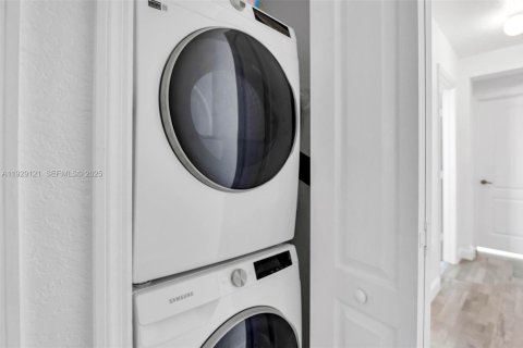 Copropriété à vendre à Hialeah, Floride: 2 chambres, 120.59 m2 № 1988644 - photo 28