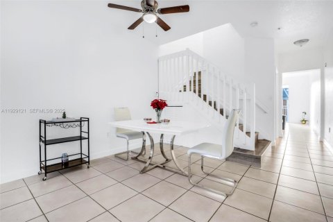 Copropriété à vendre à Hialeah, Floride: 2 chambres, 120.59 m2 № 1988644 - photo 5