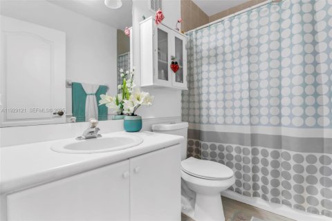 Copropriété à vendre à Hialeah, Floride: 2 chambres, 120.59 m2 № 1988644 - photo 26