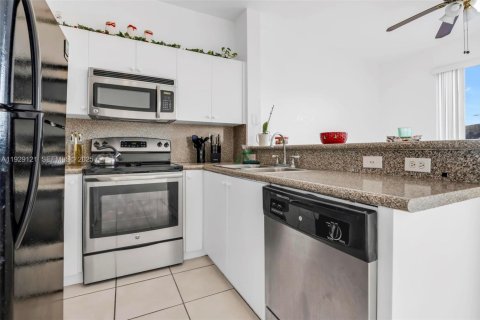 Copropriété à vendre à Hialeah, Floride: 2 chambres, 120.59 m2 № 1988644 - photo 16