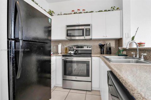 Copropriété à vendre à Hialeah, Floride: 2 chambres, 120.59 m2 № 1988644 - photo 17