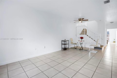 Copropriété à vendre à Hialeah, Floride: 2 chambres, 120.59 m2 № 1988644 - photo 9