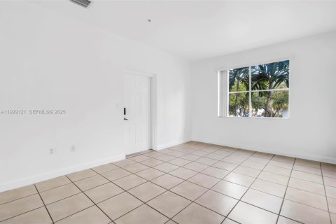 Copropriété à vendre à Hialeah, Floride: 2 chambres, 120.59 m2 № 1988644 - photo 8