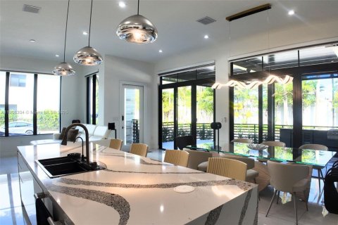 Купить виллу или дом в Дорал, Флорида 1 комната, 209.68м2, № 1965786 - фото 28