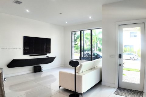 Купить виллу или дом в Дорал, Флорида 1 комната, 209.68м2, № 1965786 - фото 20