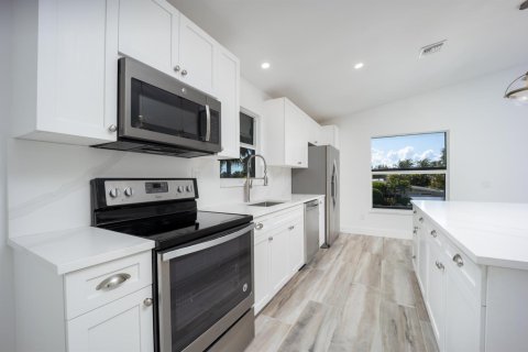 Villa ou maison à vendre à St. Lucie, Floride: 3 chambres, 144.93 m2 № 2395101 - photo 10