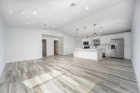 Villa ou maison à vendre à St. Lucie, Floride: 3 chambres, 144.93 m2 № 2395101 - photo 9