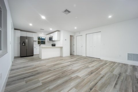 Villa ou maison à vendre à St. Lucie, Floride: 3 chambres, 144.93 m2 № 2395101 - photo 25