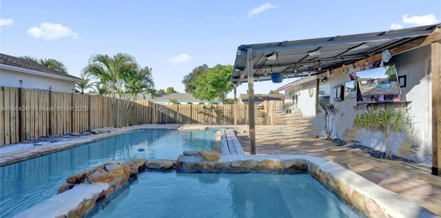 Villa ou maison à Sunrise, Floride 3 chambres, 111.48 m2 № 1972687