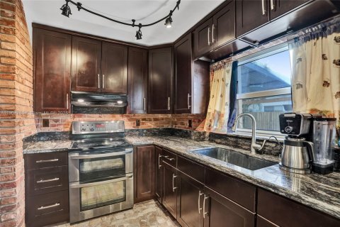 Villa ou maison à vendre à Sunrise, Floride: 3 chambres, 111.48 m2 № 1972687 - photo 6