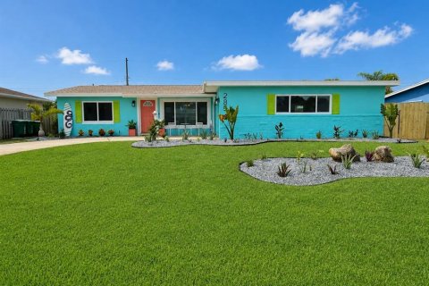 Villa ou maison à louer à Satellite Beach, Floride: 4 chambres, 141.21 m2 № 2386805 - photo 2