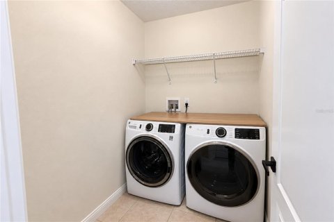 Touwnhouse à vendre à Davenport, Floride: 3 chambres, 159.79 m2 № 2405345 - photo 12