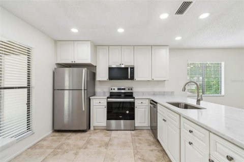 Villa ou maison à louer à Palm Harbor, Floride: 2 chambres, 95.69 m2 № 2096911 - photo 11
