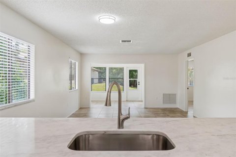 Villa ou maison à louer à Palm Harbor, Floride: 2 chambres, 95.69 m2 № 2096911 - photo 16