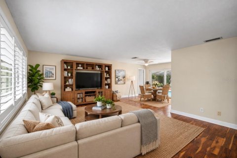 Casa en venta en Largo, Florida, 4 dormitorios, 187.94 m2 № 2409791 - foto 14