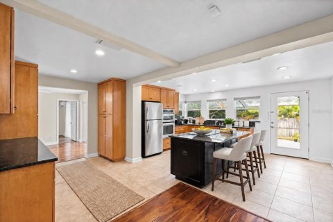 Casa en venta en Largo, Florida, 4 dormitorios, 187.94 m2 № 2409791 - foto 4