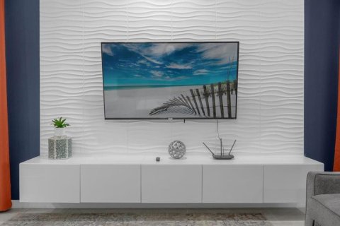 Casa en venta en Kissimmee, Florida, 9 dormitorios, 448.53 m2 № 2157444 - foto 18