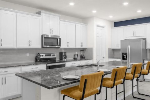Casa en venta en Kissimmee, Florida, 9 dormitorios, 448.53 m2 № 2157444 - foto 14