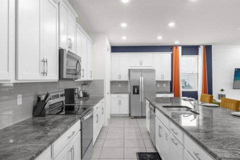 Casa en venta en Kissimmee, Florida, 9 dormitorios, 448.53 m2 № 2157444 - foto 11