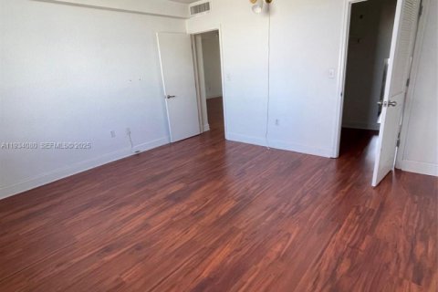 Condominio en venta en Miami Beach, Florida, 1 dormitorio, 84.08 m2 № 1992304 - foto 13