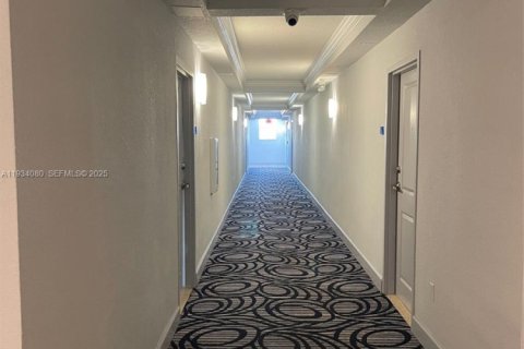 Condominio en venta en Miami Beach, Florida, 1 dormitorio, 84.08 m2 № 1992304 - foto 14