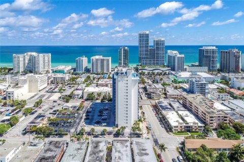 Condominio en venta en Miami Beach, Florida, 1 dormitorio, 84.08 m2 № 1992304 - foto 3