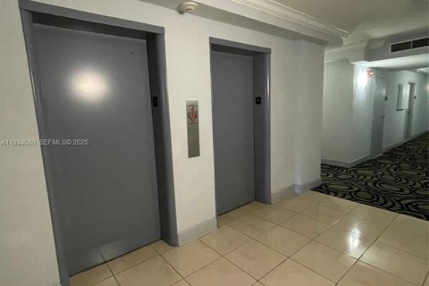 Condominio en venta en Miami Beach, Florida, 1 dormitorio, 84.08 m2 № 1992304 - foto 15