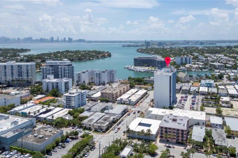Condominio en venta en Miami Beach, Florida, 1 dormitorio, 84.08 m2 № 1992304 - foto 2