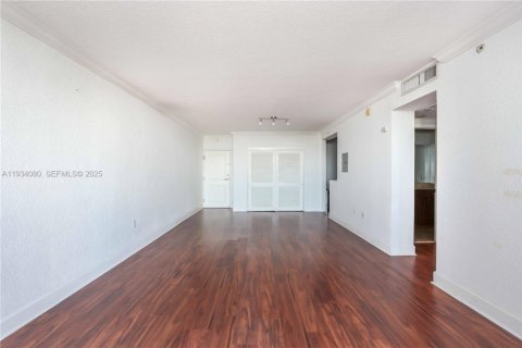 Condominio en venta en Miami Beach, Florida, 1 dormitorio, 84.08 m2 № 1992304 - foto 5