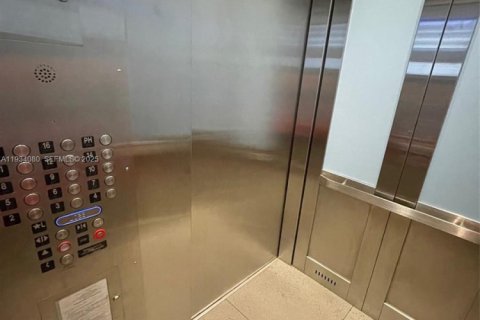 Condominio en venta en Miami Beach, Florida, 1 dormitorio, 84.08 m2 № 1992304 - foto 16