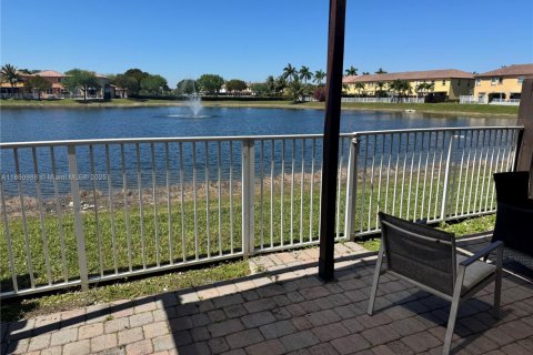 Adosado en venta en Doral, Florida, 3 dormitorios, 173.82 m2 № 1890681 - foto 8