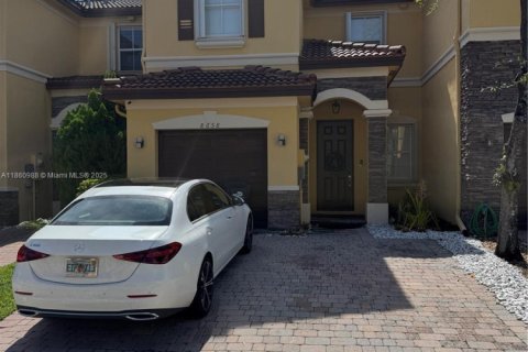 Adosado en venta en Doral, Florida, 3 dormitorios, 173.82 m2 № 1890681 - foto 1