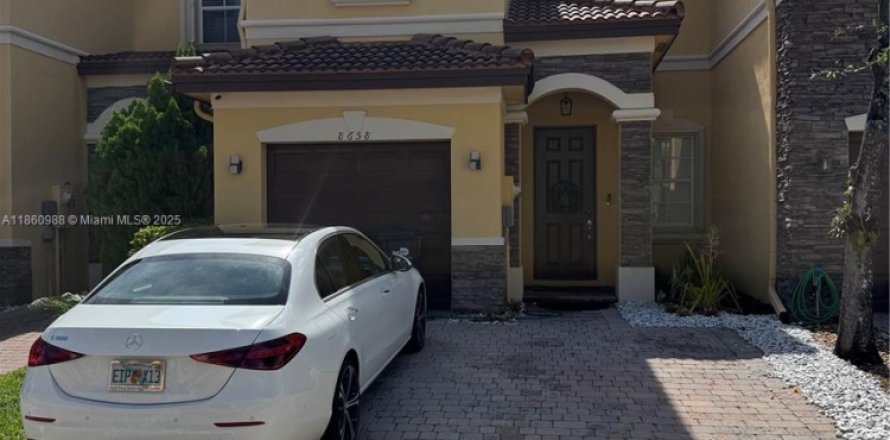 Adosado en Doral, Florida 3 dormitorios, 173.82 m2 № 1890681