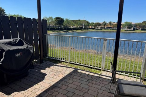 Adosado en venta en Doral, Florida, 3 dormitorios, 173.82 m2 № 1890681 - foto 9