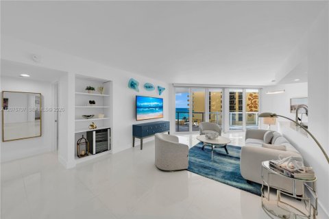 Condo à Sunny Isles Beach, Floride, 2 chambres  № 2372414