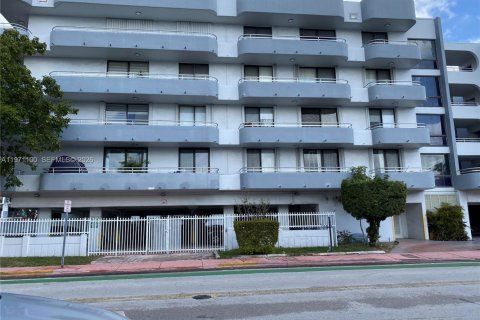 Condominio en venta en Miami Beach, Florida, 1 dormitorio, 79.34 m2 № 2038739 - foto 16