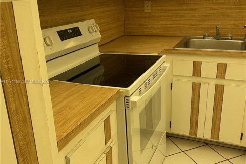 Condominio en venta en Miami Beach, Florida, 1 dormitorio, 79.34 m2 № 2038739 - foto 5