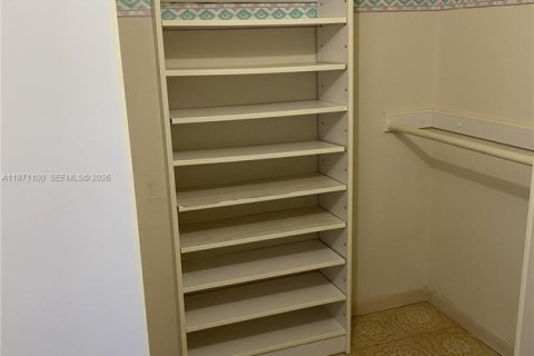 Condominio en venta en Miami Beach, Florida, 1 dormitorio, 79.34 m2 № 2038739 - foto 10