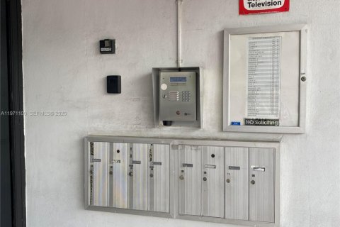 Condominio en venta en Miami Beach, Florida, 1 dormitorio, 79.34 m2 № 2038739 - foto 2