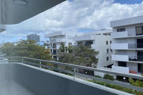 Condominio en venta en Miami Beach, Florida, 1 dormitorio, 79.34 m2 № 2038739 - foto 13