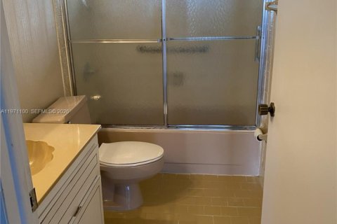 Condominio en venta en Miami Beach, Florida, 1 dormitorio, 79.34 m2 № 2038739 - foto 12